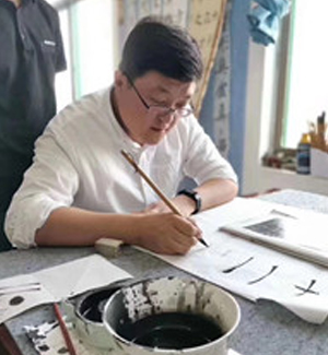 侯帅  齐鲁工业大学艺术学院硕士